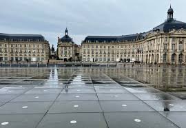 What Are the Best Walking Tours in Bordeaux?